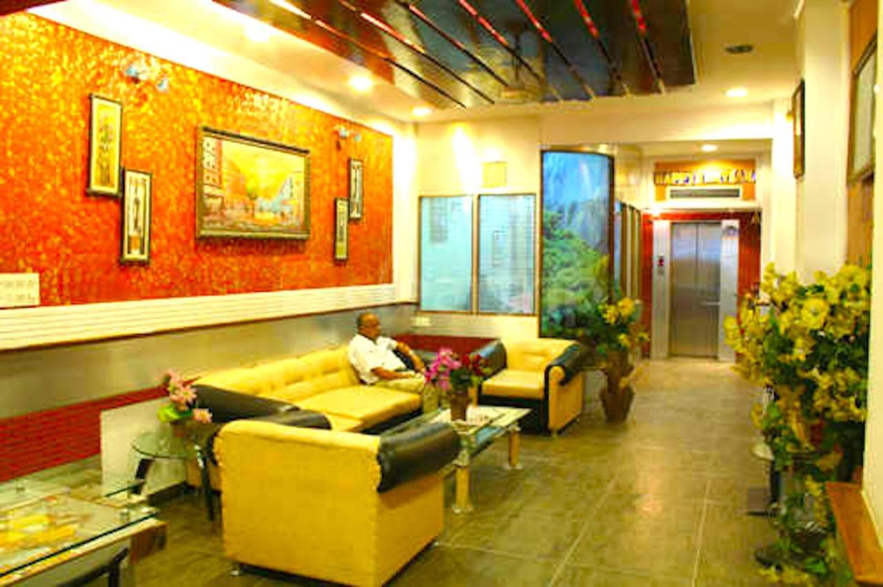 Hotel Milan Deluxe Ню Делхи Екстериор снимка